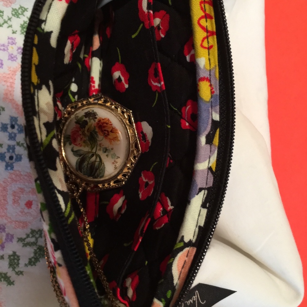 New Vera Bradley wristlet  clutch +shipping